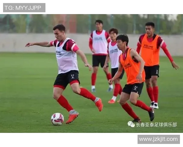 杭州足球队中路突破战术解析与实战应用深度剖析